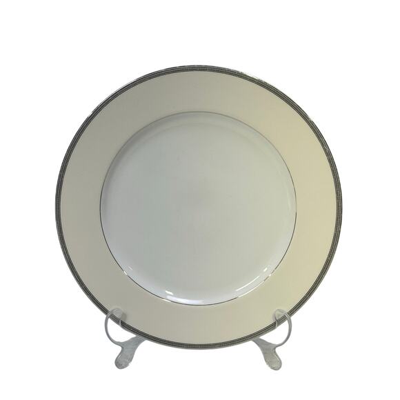 Royal Doulton Retired 2008-2015 'Mezzanine" 10.75" Dinner Plate Platinum Trim - Picture 1 of 4